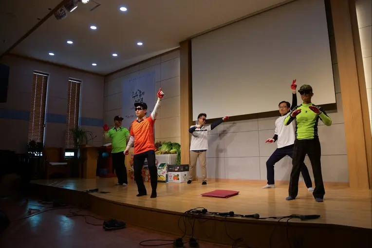 9998C44A5DD929C60C6F2A