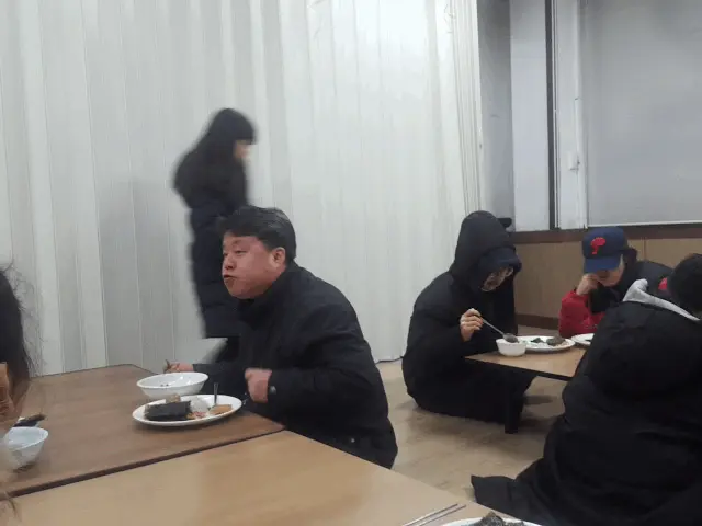 jUN9vhv.gif